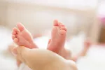Massage pour les bébés jusqu'à la marche
